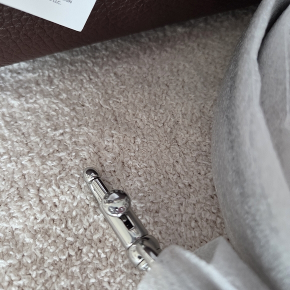 NWT Coach Bundle of Signature Silk Skinny Scarf and Large Pebbled Leather Coach - Picture 3 of 9